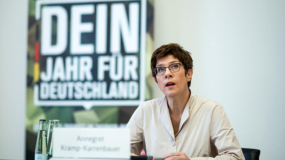 Kramp-Karrenbauer stellt "Dein Jahr für Deutschland" vor
