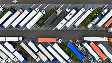 LKW-Autobahnparkplatz