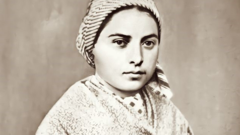 Die heilige Bernadette hat vor weniger als 200 Jahren gelebt. Daher haben wir Fotos von ihr.