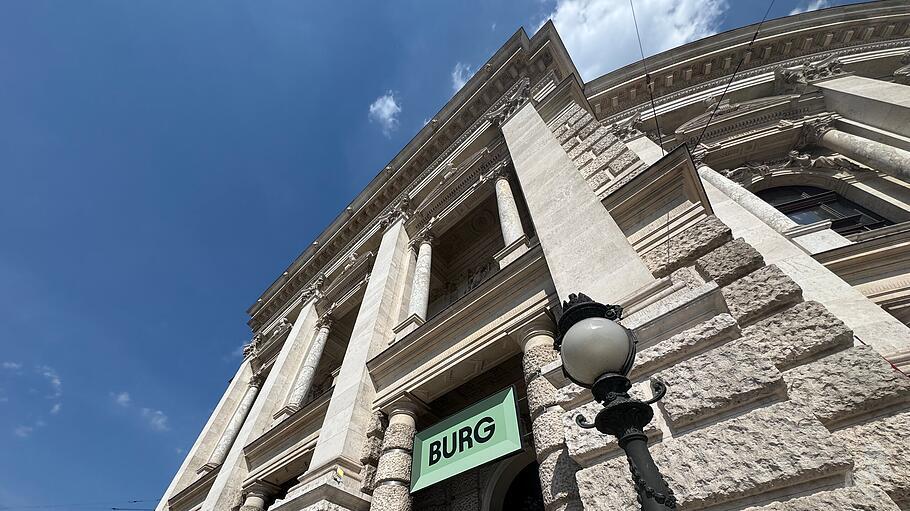 Das Wiener Burgtheater setzt wie in jeder Saison Ma&szlig;st&auml;be f&uuml;r die deutschsprachige Theaterlandschaft.