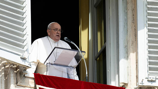 Papst Franziskus beim Angelus