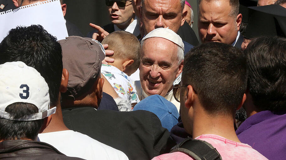 Papst Franziskus besucht Flüchtlingslager Moria auf Lesbos