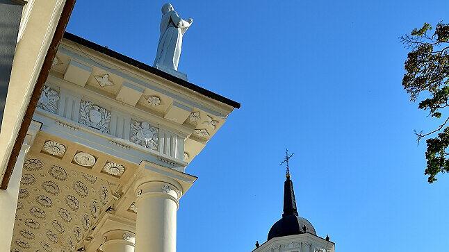 St.-Stanislaus-Kathedrale mit Glockenturm