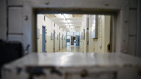 Blick in den Zentraltrakt der Gedenkstätte Berlin-Hohenschönhausen