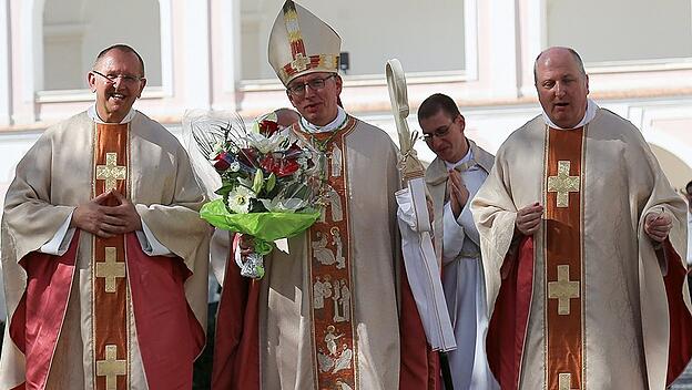 Pater Karl Wallner, Abt Maximilian Heim und Pater Marian Gruber feierten am Montag in Stift Heiligenkreuz drei mal 30 Jahre Priestertum