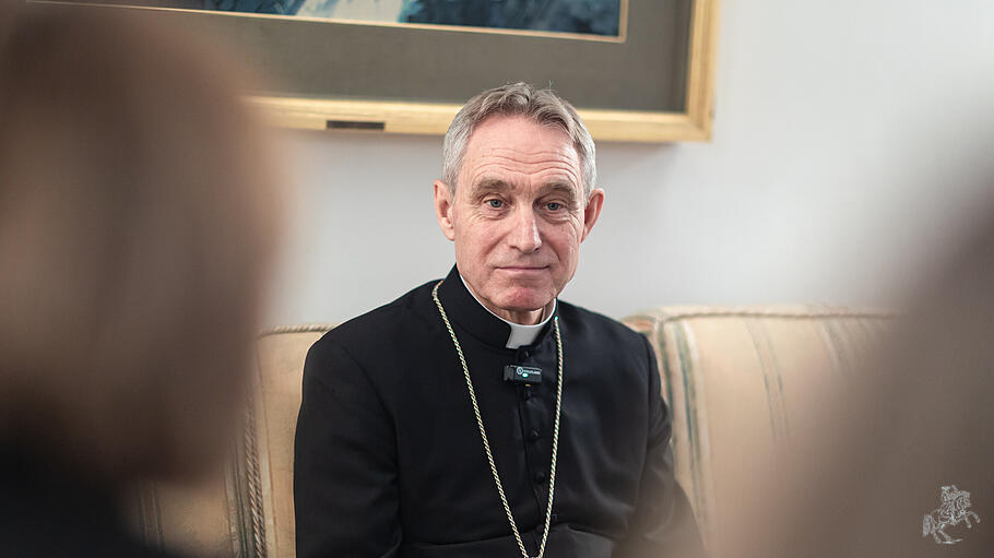 Erzbischof Georg G&auml;nswein in der Nuntiatur in Vilnius, Litauen.