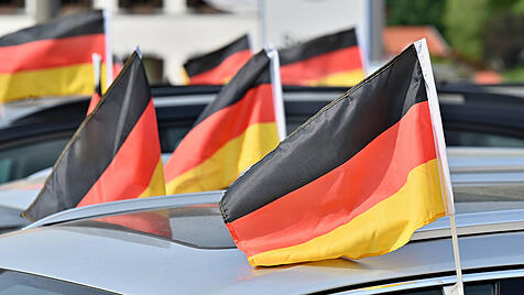 Deutschlandfahne am Auto