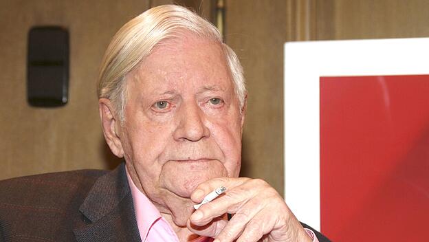 Helmut Schmidt bei der Aufzeichnung der ARD Talkshow Menschen bei Maischberger im Hotel Atlantic Ha