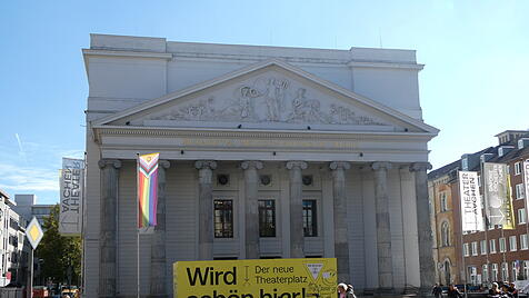 Das Aachener Theater heute: Der Vorplatz soll in den n&auml;chsten Jahren komplett umgestaltet werden.