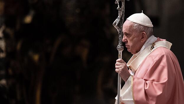 Dickès meint, Papst Franziskus sei - von einer aktiven Minderheit getragen – an die Macht gekommen