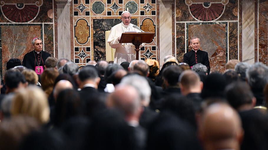 Papst Franziskus hält Neujahrsansprache vor Diplomatischem Corps