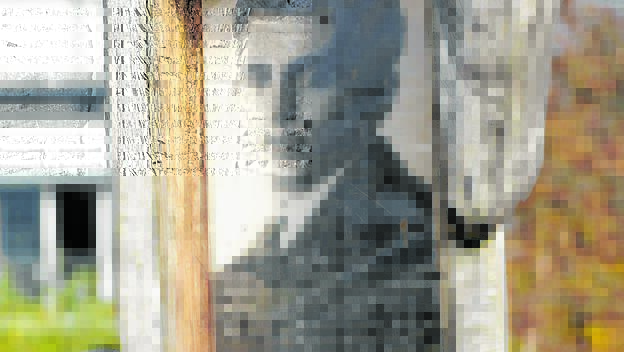 Stele zu Ehren des Widerstandskämpfers Georg Elser