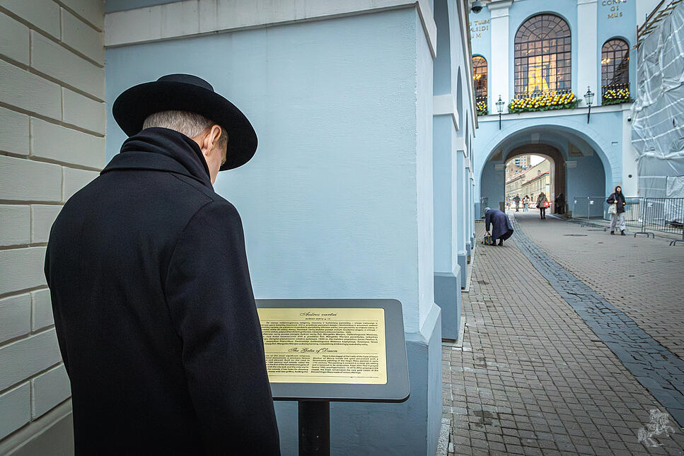 Spaziergang mit Erzbischof Georg Gänswein.