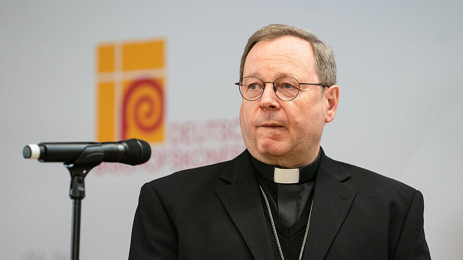 Georg Bätzing spricht bei der Eröffnungspressekonferenz der Frühjahrs-Vollversammlung der deutschen Bischofskonferenz