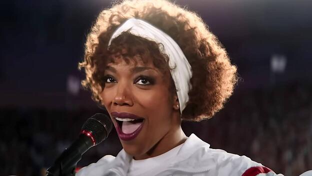 Naomi Ackie als Whitney Houston