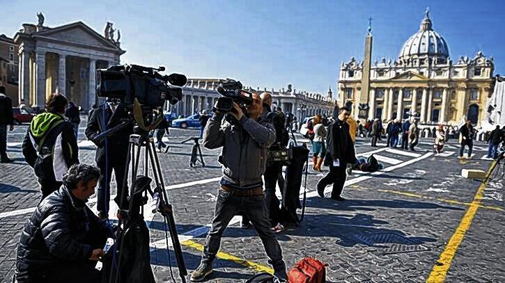 Konklave-Fieber: Journalisten heizen die Stimmung zusätzlich an.