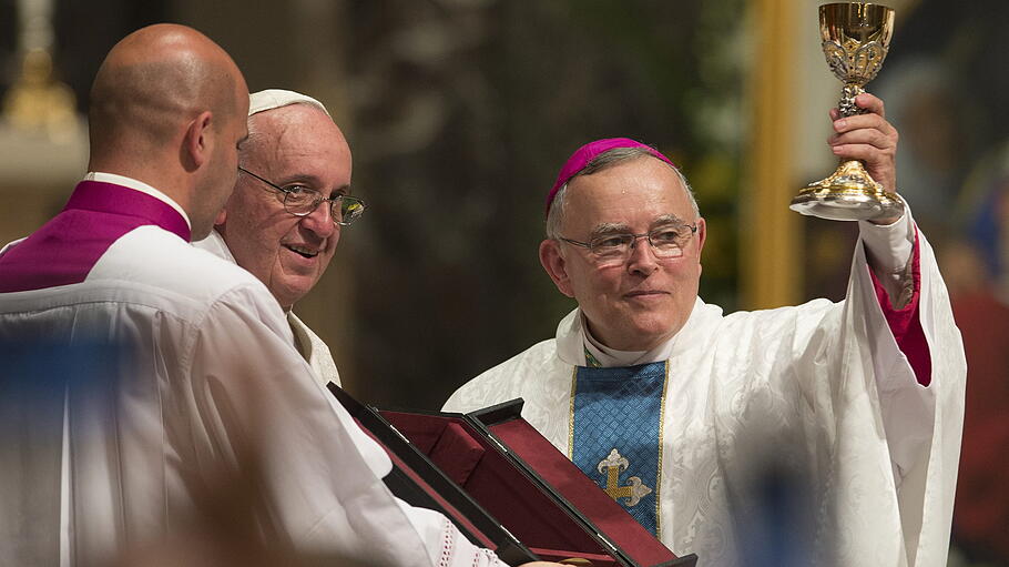 Papst Franziskus mit Charles Chaput