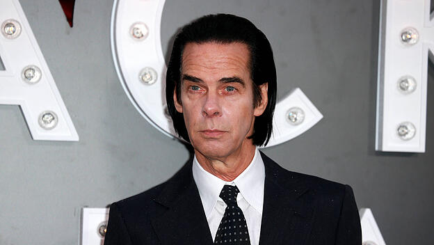 Nick Cave präsentiert Keramikfiguren