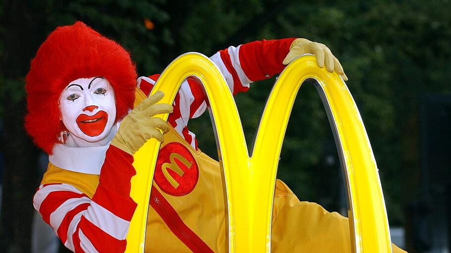 Kritik an gekreuzigtem McDonald's-Maskottchen