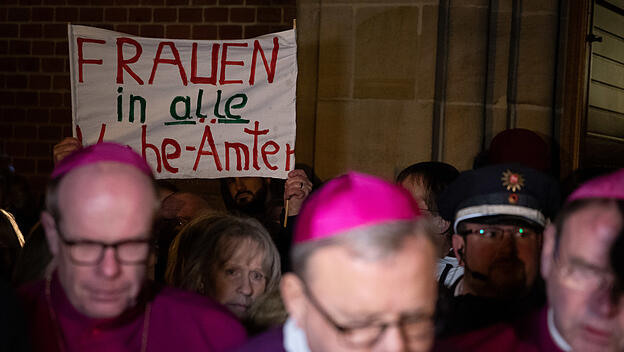 Proteste bei Frühjahrsvollversammlung der deutschen Bischöfe