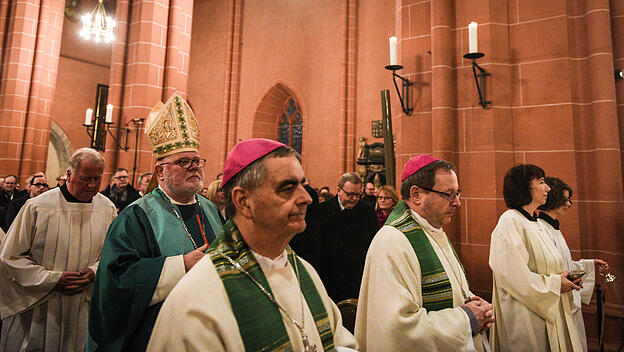 Einzug zum Eröffnungsgottesdienst zur Synodalversammlung