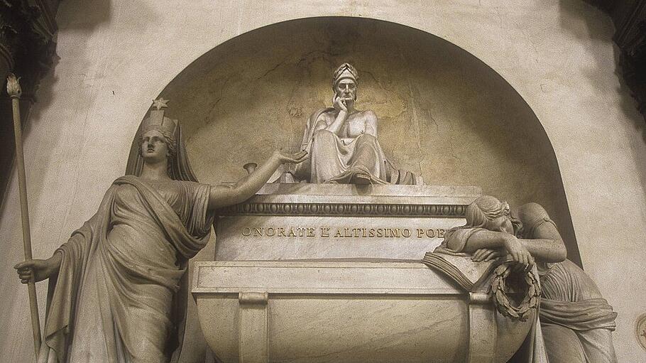 Das gewaltige Marmorkenotaph in Santa Croce in Florenz