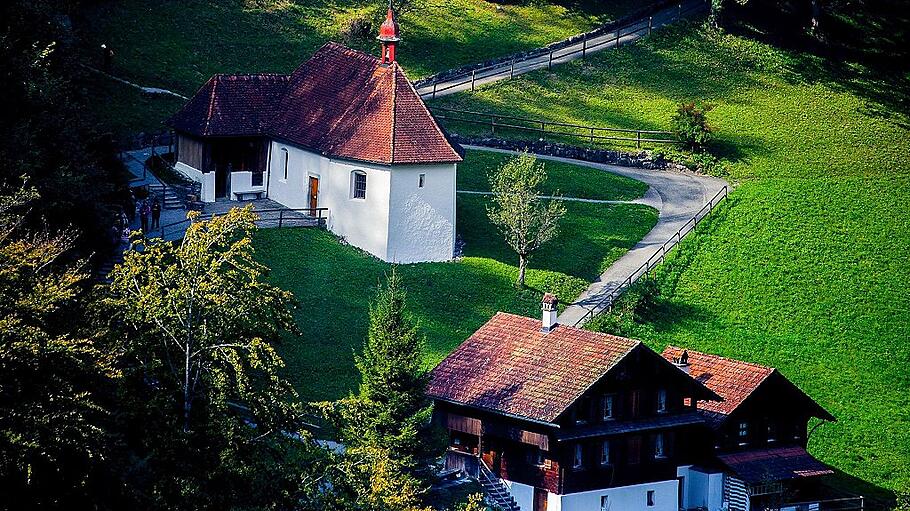 Blick auf die Obere Ranftkapelle mit der Klause des heiligen Niklaus von Flüe