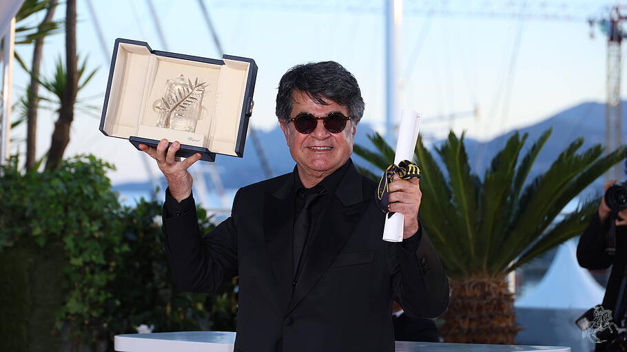 Der iranische Regisseur Jafar Panahi mit der Goldenen Palme