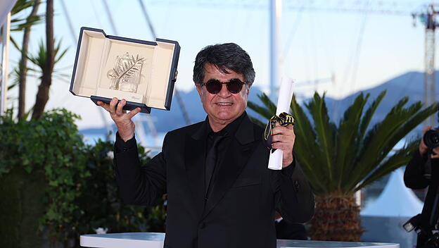 Der iranische Regisseur Jafar Panahi mit der Goldenen Palme