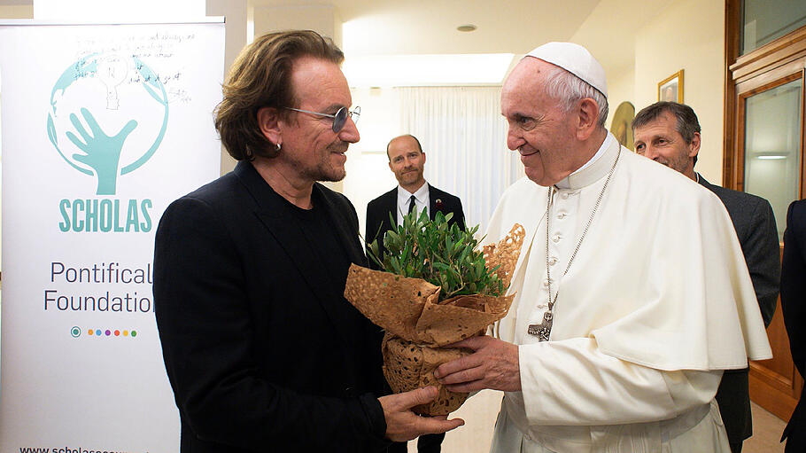 Bono besucht Papst Franziskus