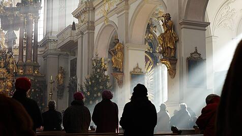 Gottesdienst in der katholischen Pfarrkirche Sankt Peter in München