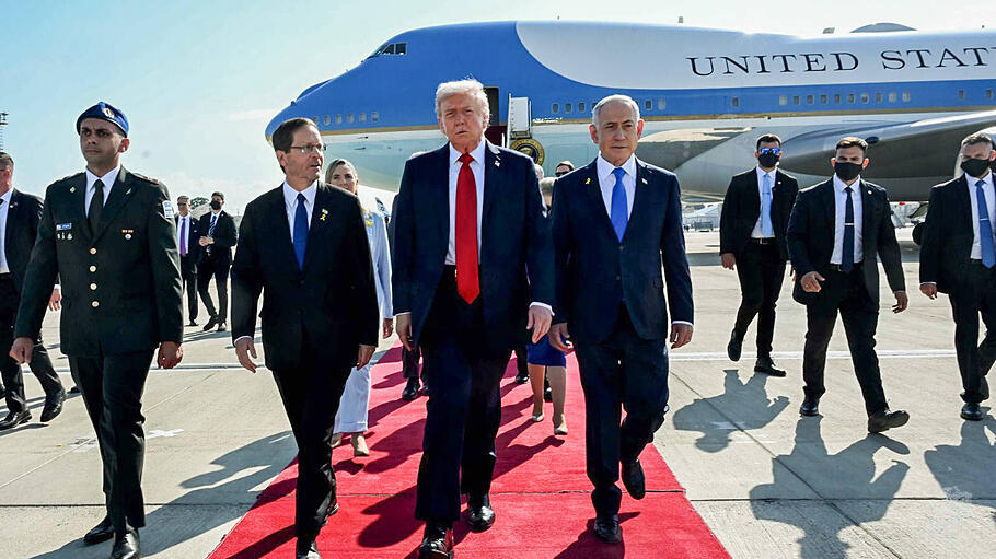 Donald Trump mit Israels Premier Benjamin Netanjahu und dem Präsidenten Isaac Herzog