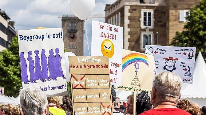 Kundgebung und Demonstration von Maria 2.0 auf dem Kirchentag in Stuttgart.