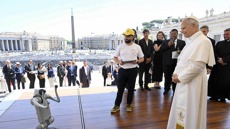 Papst Leo unterschreibt Magnifica Humanitas