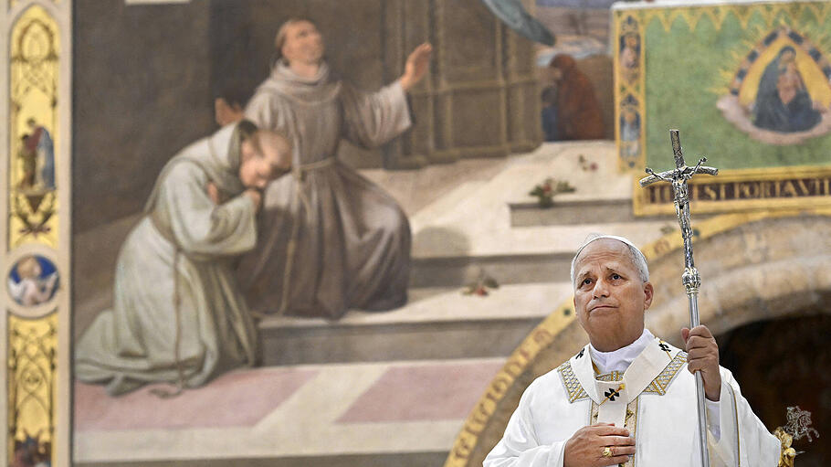Papst Leo XIV. bei der Eucharistiefeier in der Basilika Santa Maria degli Angeli