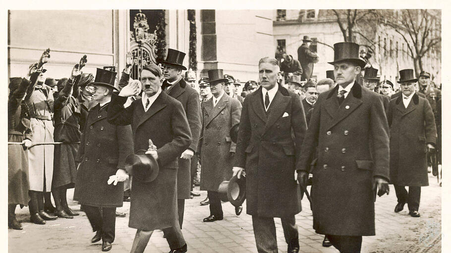 Franz von Papen mit Hitler