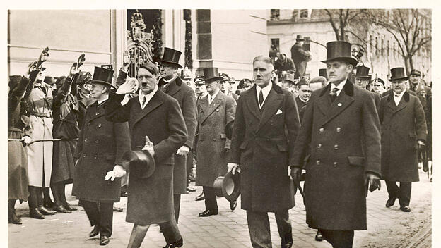 Franz von Papen mit Hitler
