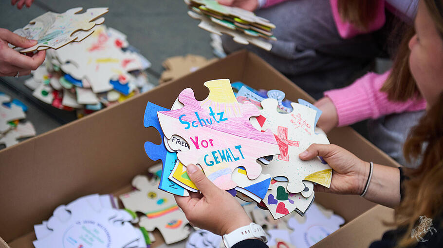 Kind mit Rechte-Puzzle