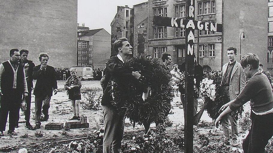 Kreuz zur Erinnerung an Peter Fechter