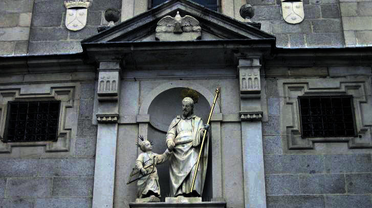 Statue des Nährvaters Jesu an der Klosterkirche San José in Ávila