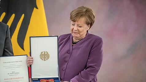 Verdienstorden an Altkanzlerin Merkel