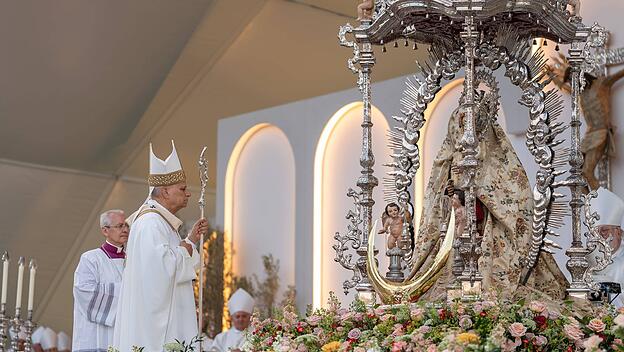 Papst Leo zelebriert in Gran Canaria heilige Messe