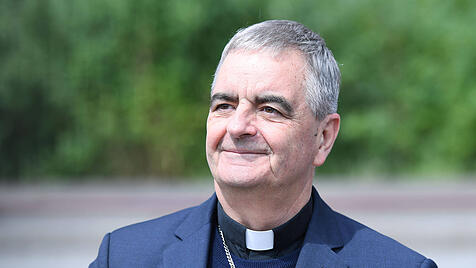Nuntius Erzbischof Nikola Eterovic betont die Universalität des Evangeliums.