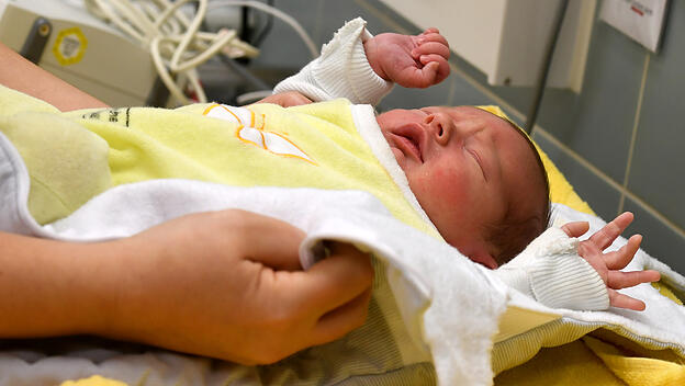 Neugeborenes in Klinik für Geburtshilfe - lebensfähig?