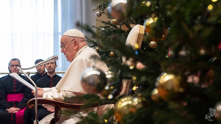 Papst Franziskus hält Ansprache vor diplomatischem Corps