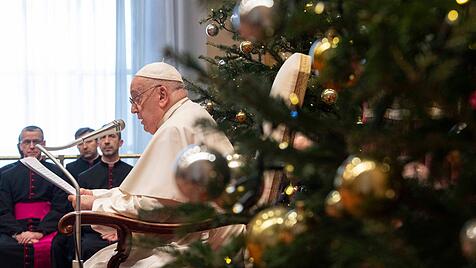 Papst Franziskus hält Ansprache vor diplomatischem Corps