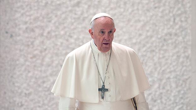 Papst Franziskus greift in der Krise zur stärksten Waffe der Päpste