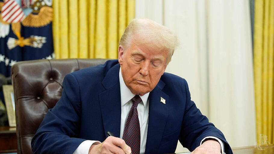 Donald Trump unterzeichnet Präsidialdekret zu Pubertätsblockern und „geschlechtsangleichenden“ Operationen