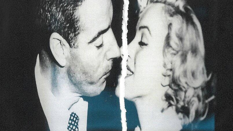 Marilyn Monroe setzt zum Kuss mit ihrem damaligen Mann Joe DiMaggio an.