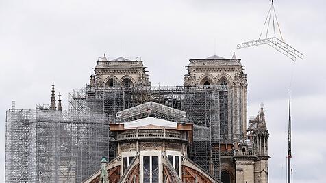 Macron nun doch für originalgetreuen Wiederaufbau von Notre-Dame